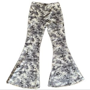 Fashion Nova Flair Snake Print Jeans Large